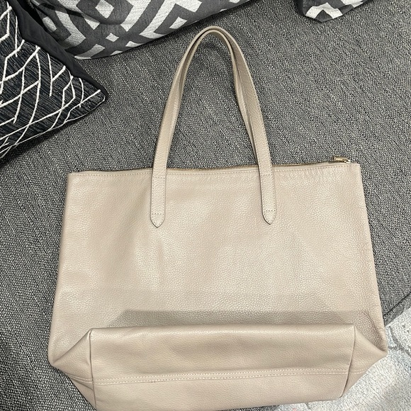 Cuyana - Picture 1 of 14